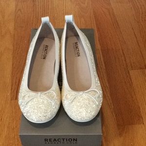 Sparkly kids white Kenneth Cole ballerina flat.